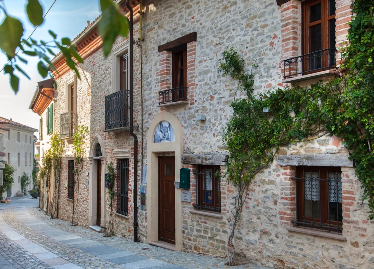 Centro storico di Bossolasco - Case Vacanze a Bossolasco - Veglio Family Farm - Maison Christine, Maison des Roses, Maison Demetrio