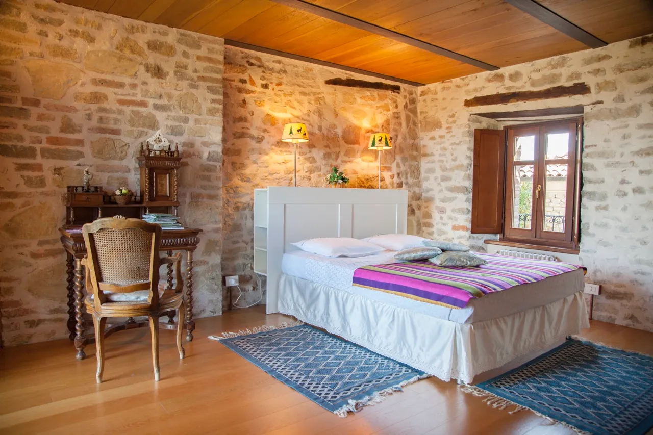 Camera da letto Maison des Roses - Case Vacanze a Bossolasco - Veglio Family Farm